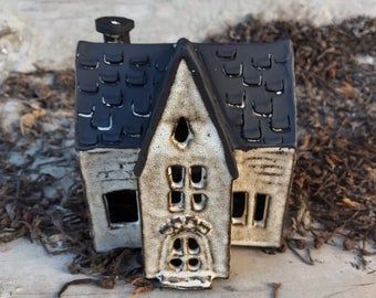 Sunday Crafternoon - Spooky Houses with Elena - October 5, 2025 - 3:00-5:00pm